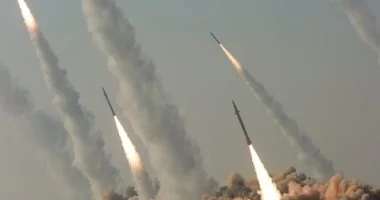 إيران تعلن إطلاق الموجة الـ22 من الهجمات الصاروخية وتستخدم «خرمشهر 4» ضد أهداف في تل أبيب