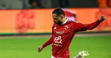 الأهلي يجري فحصًا طبيًا لكريم فؤاد لتحديد حجم إصابته في الركبة