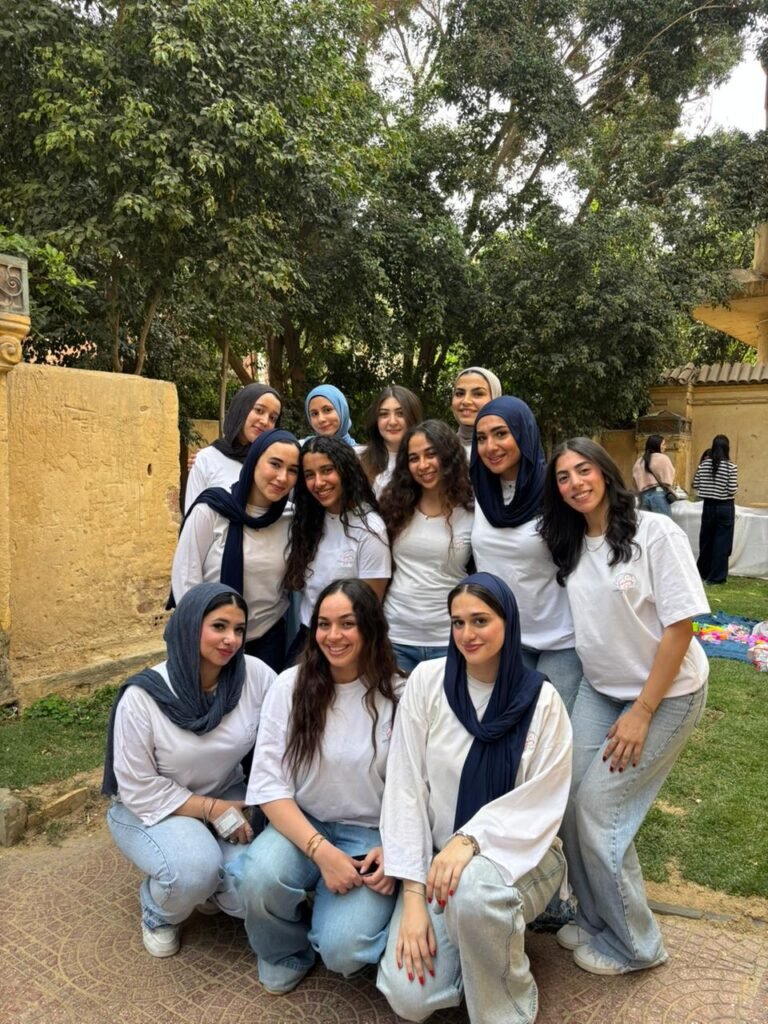 طلاب إعلام جامعة مصر للعلوم والتكنولوجيا يطلقون حملة Contact” للتوعية بمخاطر محتوى الذكاء الاصطناعي على الأطفال.”