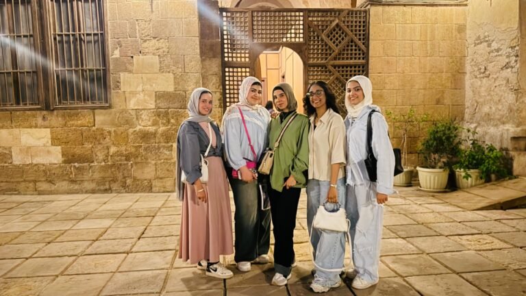 طلاب إعلام جامعة سيناء يعيدون تقديم سانت كاترين في مشروع “التجلي الأعظم